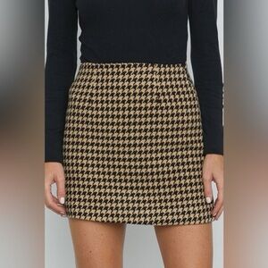 FINAL PRICE Moodie Houndstooth Mini Skirt